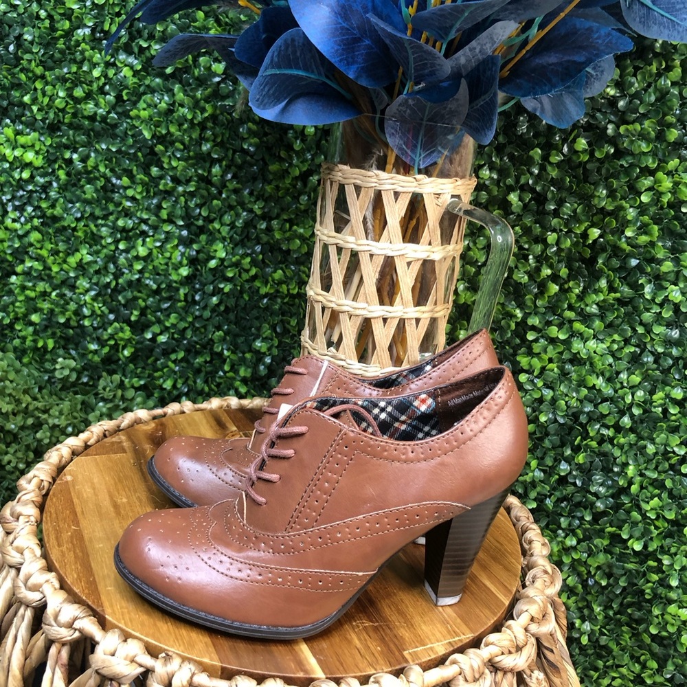 American Eagle Outfitters Brown Heels with Intricate Detailing